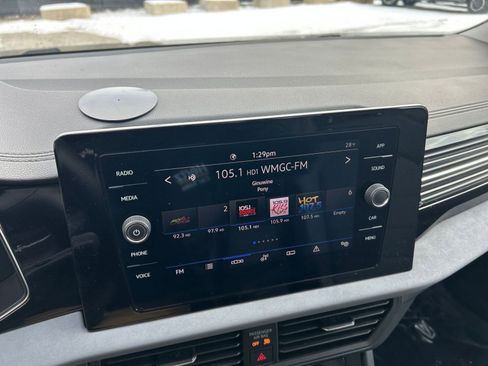 Used 2025 Volkswagen Jetta SE image 21