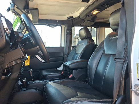 Used 2018 Jeep Wrangler Unlimited Rubicon w/ Connectivity Group image 13