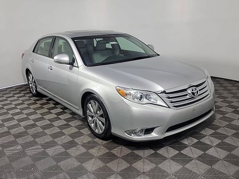 Used 2011 Toyota Avalon Limited FWD image 1