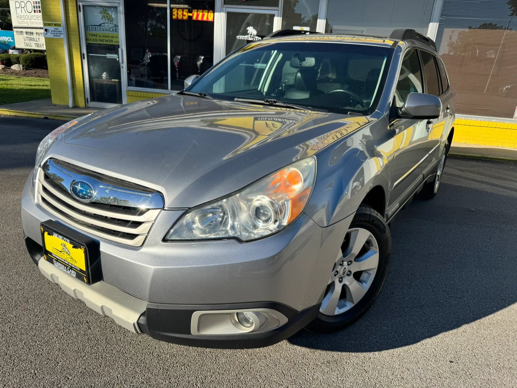 Used 2011 Subaru Outback 2.5i Limited AWD/4WD image 2