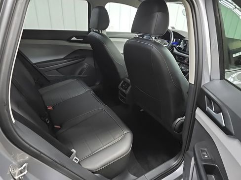 Used 2023 Volkswagen Taos SE w/ Panoramic Sunroof Package AWD/4WD image 18