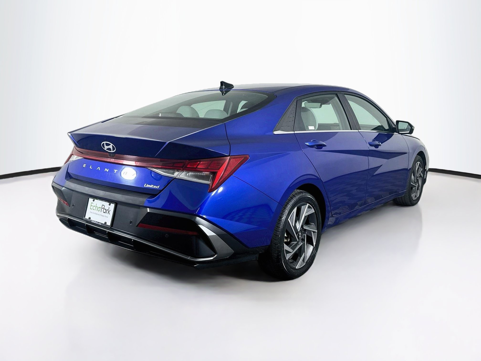 Used 2024 Hyundai Elantra Limited FWD image 9