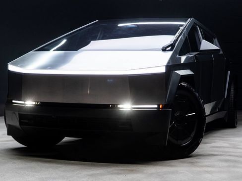 Used 2026 Tesla Cybertruck AWD Crew Cab image 3