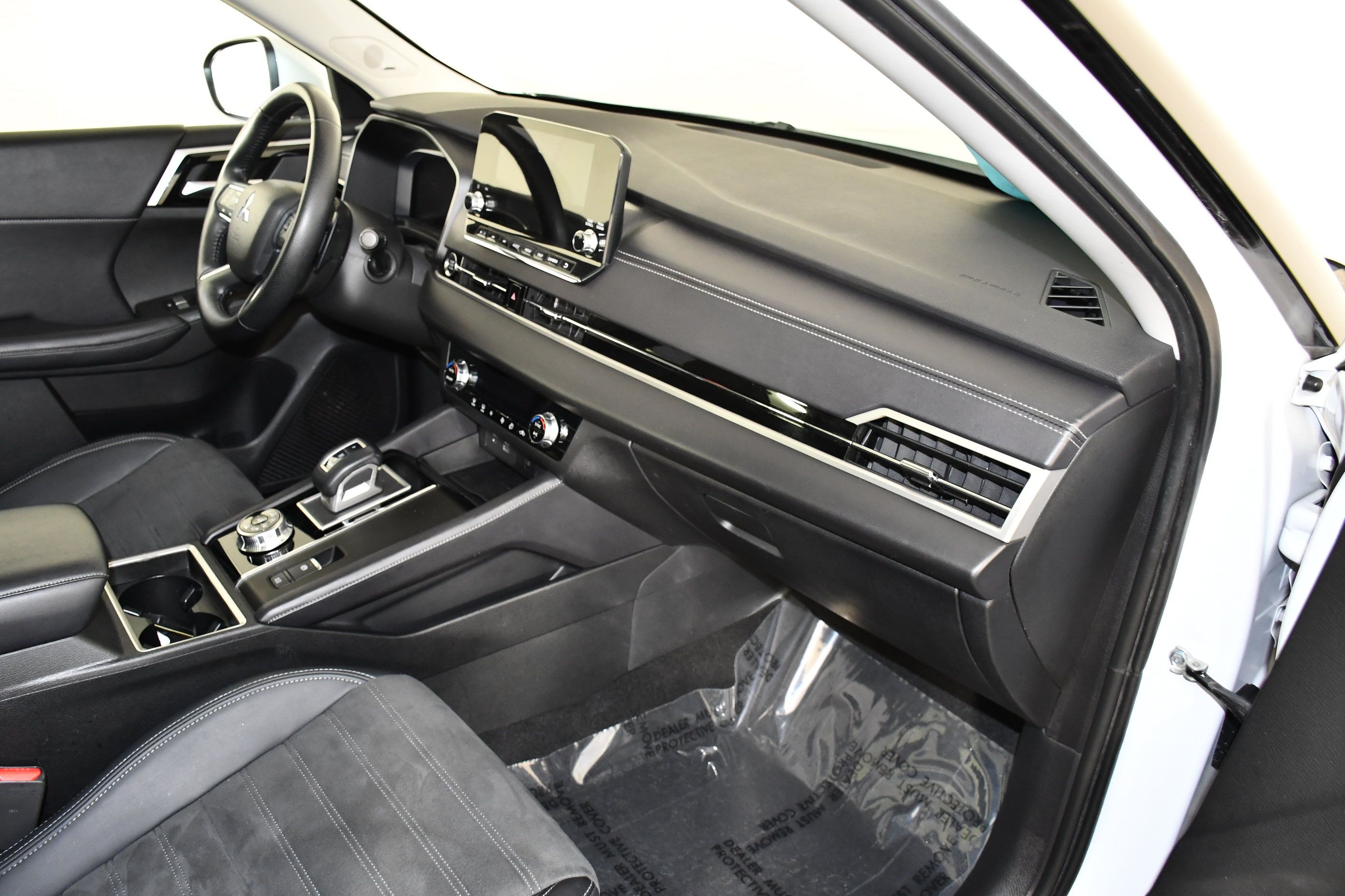 Used 2024 Mitsubishi Outlander SE AWD/4WD image 40