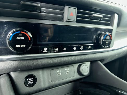 Used 2024 Nissan Rogue SV FWD image 24