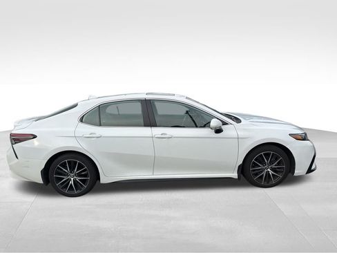 Used 2023 Toyota Camry SE image 5