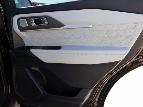 Certified 2025 Ford Explorer Platinum w/ LUX Leather Package image 11