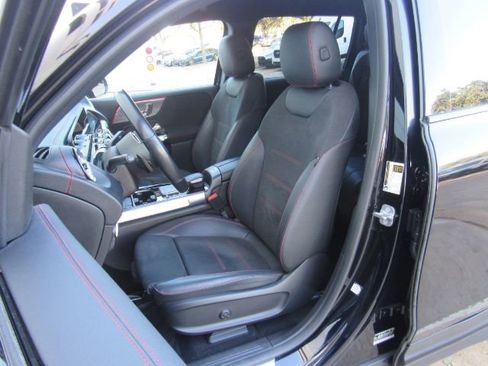 Used 2023 Mercedes-Benz EQB 300 4MATIC image 16