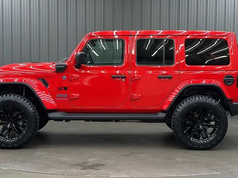 Used 2025 Jeep Wrangler Unlimited Sahara AWD/4WD image 2