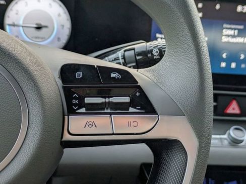 Used 2024 Hyundai Elantra SEL image 7