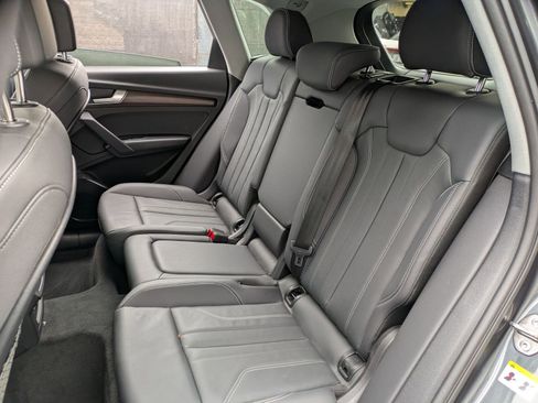 Used 2023 Audi Q5 e Premium w/ Convenience Package image 31