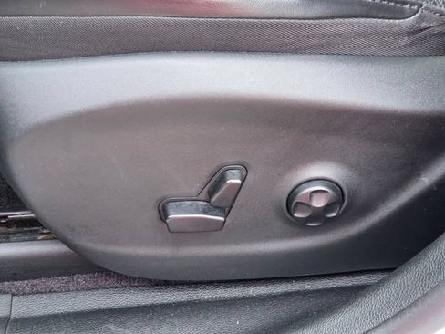 Used 2019 Jeep Cherokee Limited FWD image 15