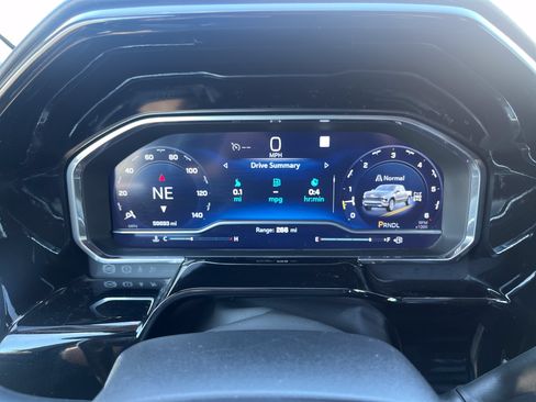 Used 2022 Chevrolet Silverado 1500 LT AWD/4WD image 17