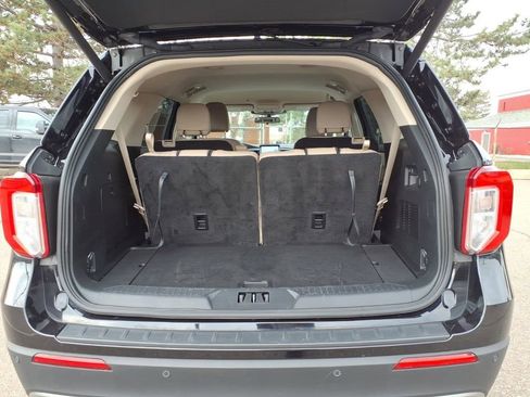 Used 2023 Ford Explorer XLT w/ Equipment Group 202A image 10