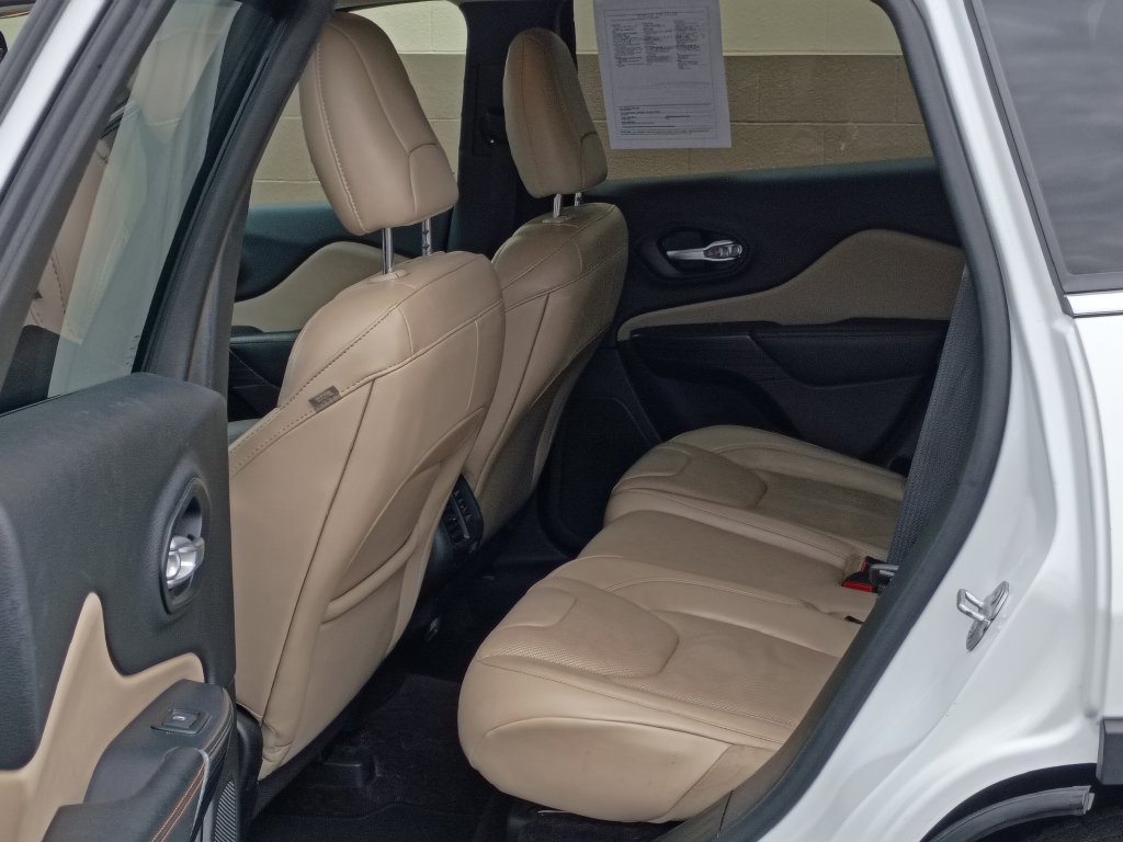 Used 2016 Jeep Cherokee Limited w/ Luxury Group AWD/4WD image 16