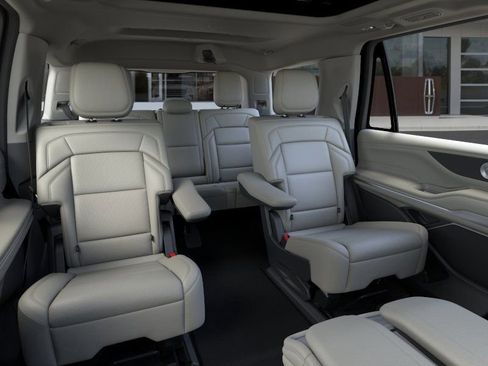 New 2026 Lincoln Navigator Reserve AWD/4WD image 12