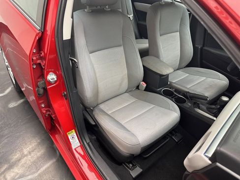 Used 2014 Toyota Corolla LE image 9