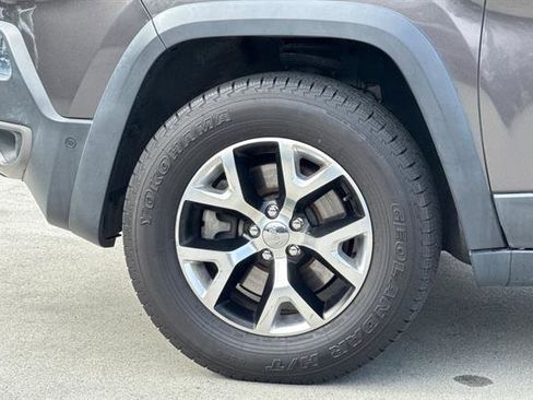 Used 2014 Jeep Cherokee Trailhawk w/ Technology Group image 31