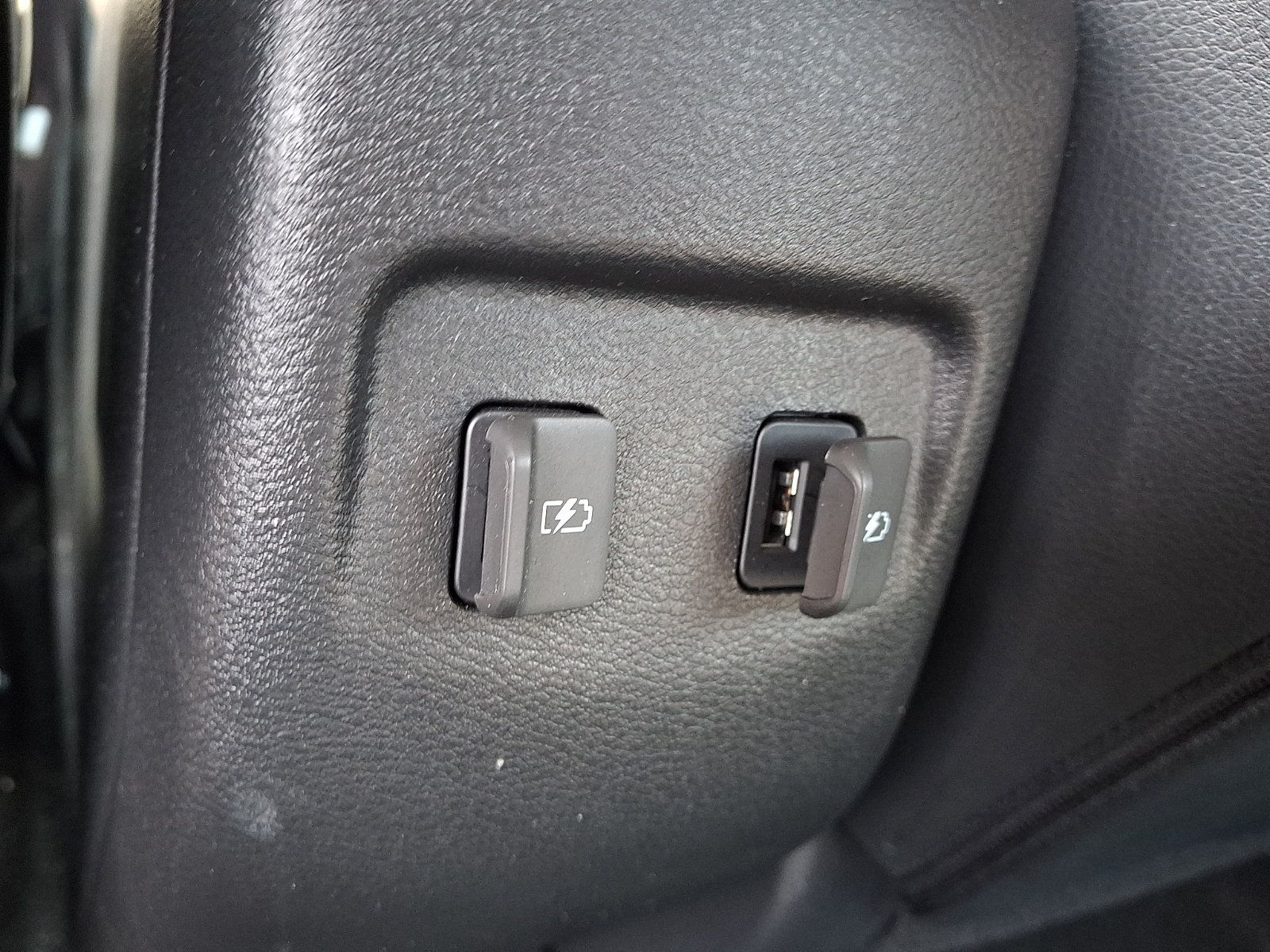 Certified 2023 Nissan Kicks SR w/ SR Premium Package FWD image 13