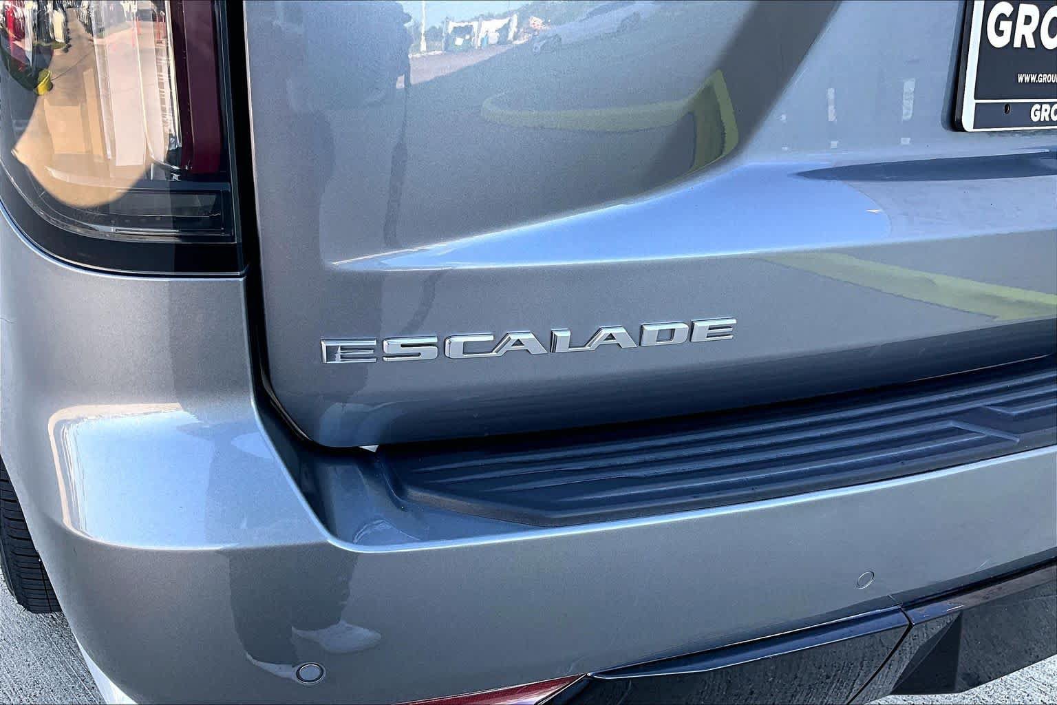 Used 2021 Cadillac Escalade ESV Premium Luxury RWD image 28