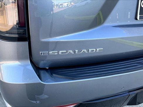 Used 2021 Cadillac Escalade ESV Premium Luxury RWD image 28