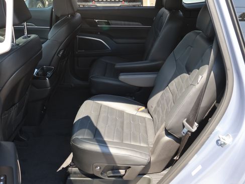 Used 2024 Kia Telluride SX Prestige w/ Towing Package AWD/4WD image 9