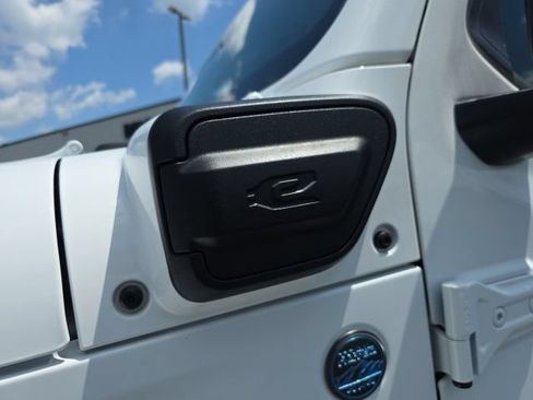 Used 2025 Jeep Wrangler Unlimited Sahara AWD/4WD image 14