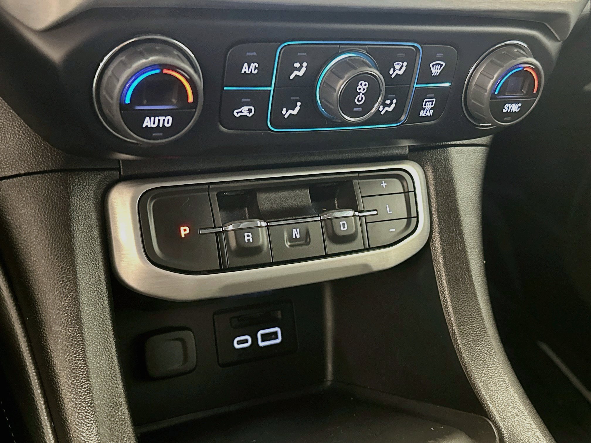 Used 2023 GMC Acadia SLT w/ Preferred Package AWD/4WD image 24
