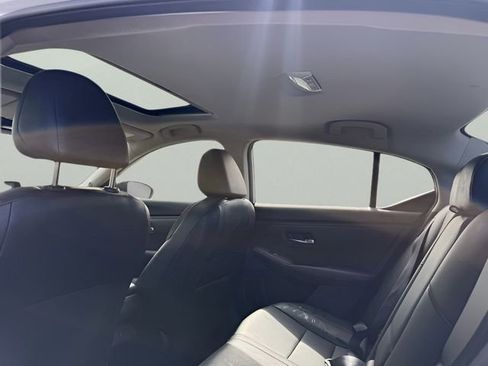 Used 2021 Nissan Sentra SR w/ SR Premium Package image 8