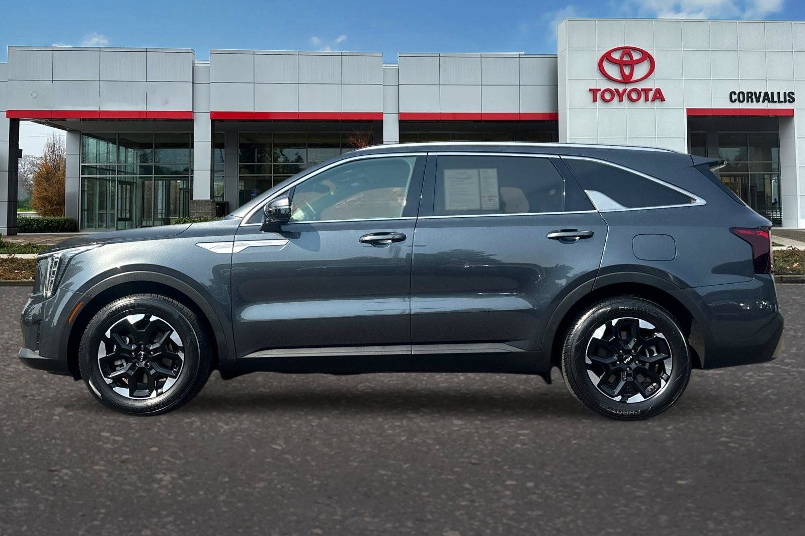 Used 2024 Kia Sorento S FWD image 7