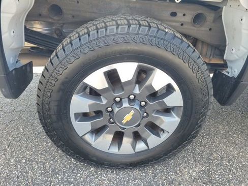 Used 2022 Chevrolet Silverado 2500 Custom w/ Custom Value Package AWD/4WD image 14