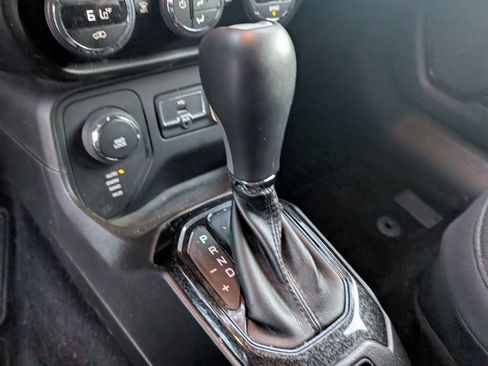 Used 2016 Jeep Renegade Latitude image 22