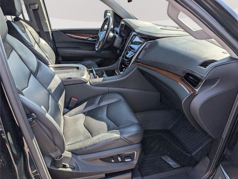 Used 2020 Cadillac Escalade Premium Luxury AWD/4WD image 10