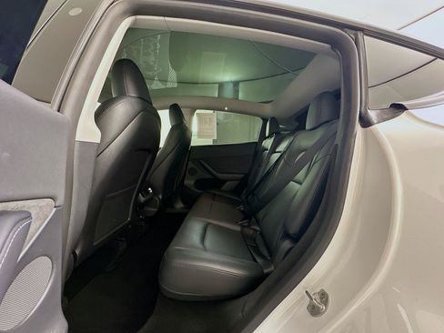 Used 2023 Tesla Model Y Long Range AWD/4WD image 28