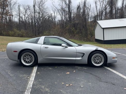 Used 1999 Chevrolet Corvette Coupe image 2