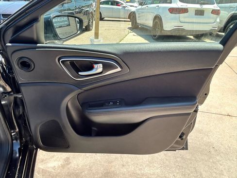 Used 2015 Chrysler 200 Limited FWD image 16