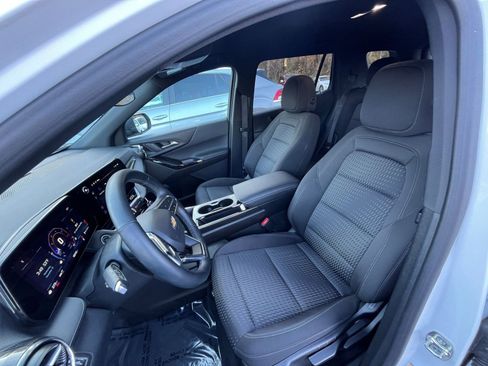 Used 2025 Chevrolet Equinox LT image 32