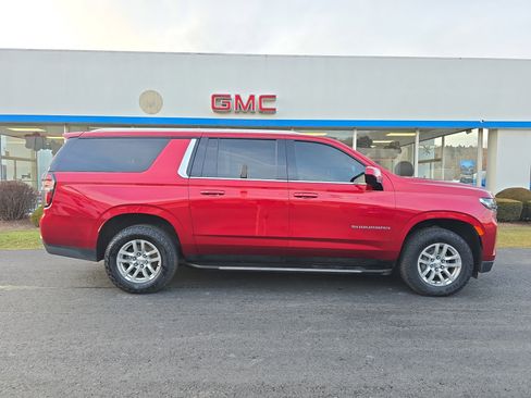 Used 2022 Chevrolet Suburban LS image 2