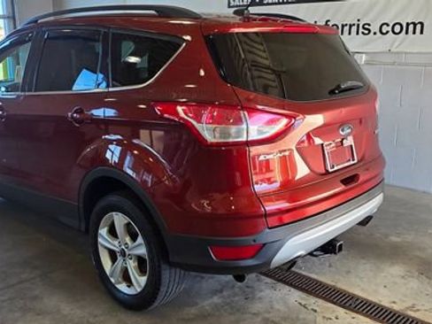 Used 2016 Ford Escape SE w/ Equipment Group 201A image 3