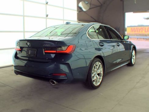 Used 2025 BMW 330i xDrive Sedan w/ Premium Package AWD/4WD image 5