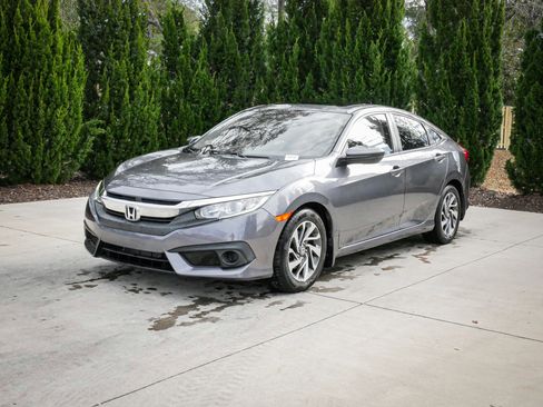 Used 2018 Honda Civic EX image 5