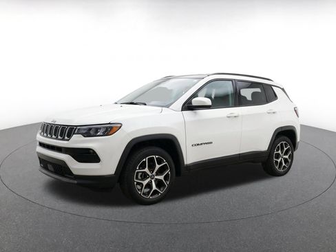 Used 2025 Jeep Compass Limited AWD/4WD image 3