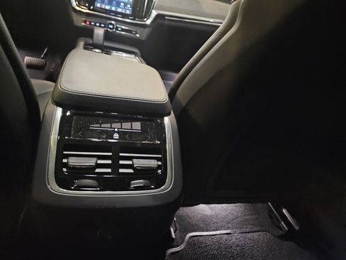 Certified 2025 Volvo V90 B6 Cross Country Plus image 16
