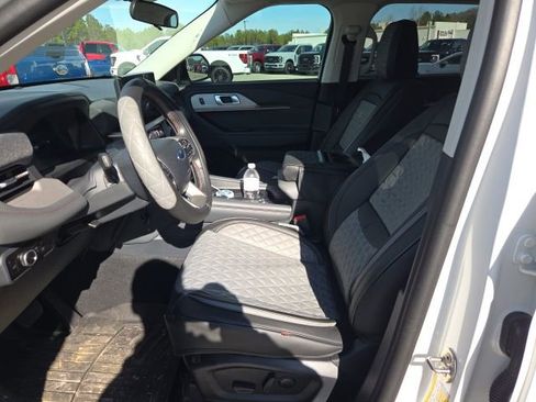 Used 2025 Ford Explorer Active image 17
