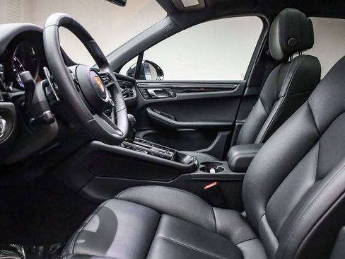 Used 2025 Porsche Macan image 22