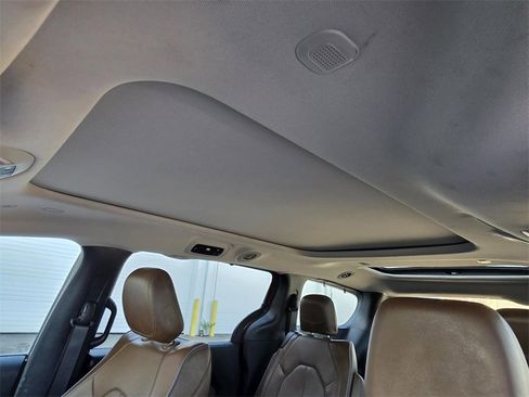 Used 2018 Chrysler Pacifica Limited w/ Tire & Wheel Group image 7