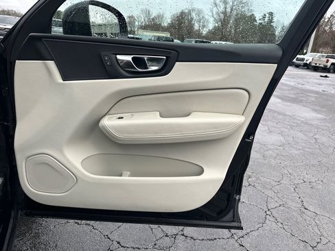 Used 2018 Volvo XC60 T6 Inscription w/ Convenience Package image 15