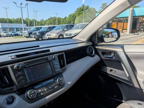 Used 2013 Toyota RAV4 Limited AWD/4WD image 29