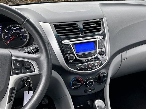 Used 2012 Hyundai Accent SE image 6