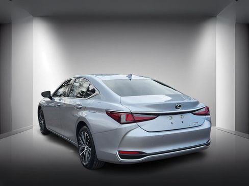 Used 2023 Lexus ES 250 w/ Premium Package image 3
